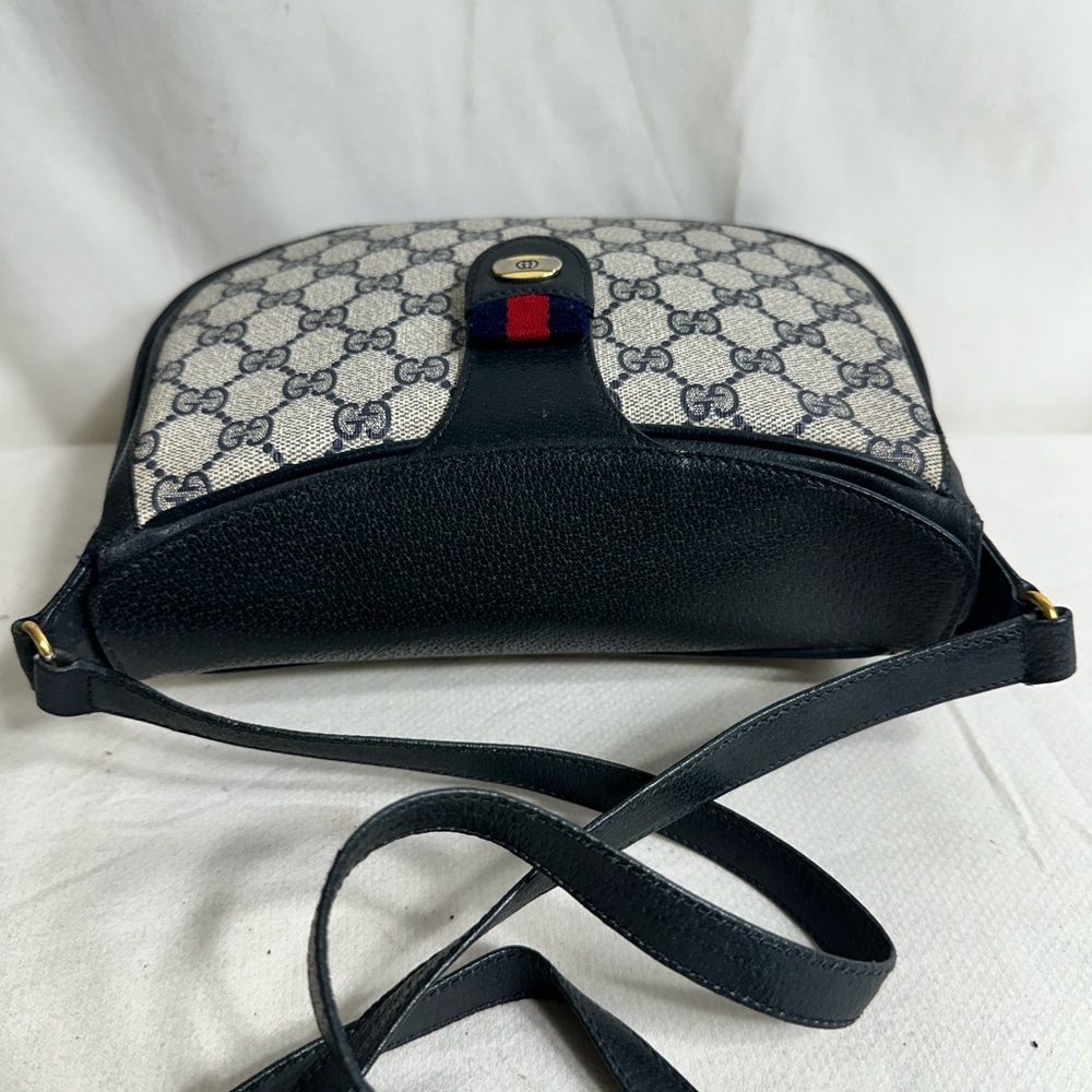 Gucci Shoulder Bag - Picture 6 of 10